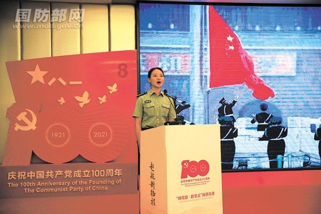 纪实女孩穿白色睡裙,在阳台与光膀男邻居热聊,网友老王设计的