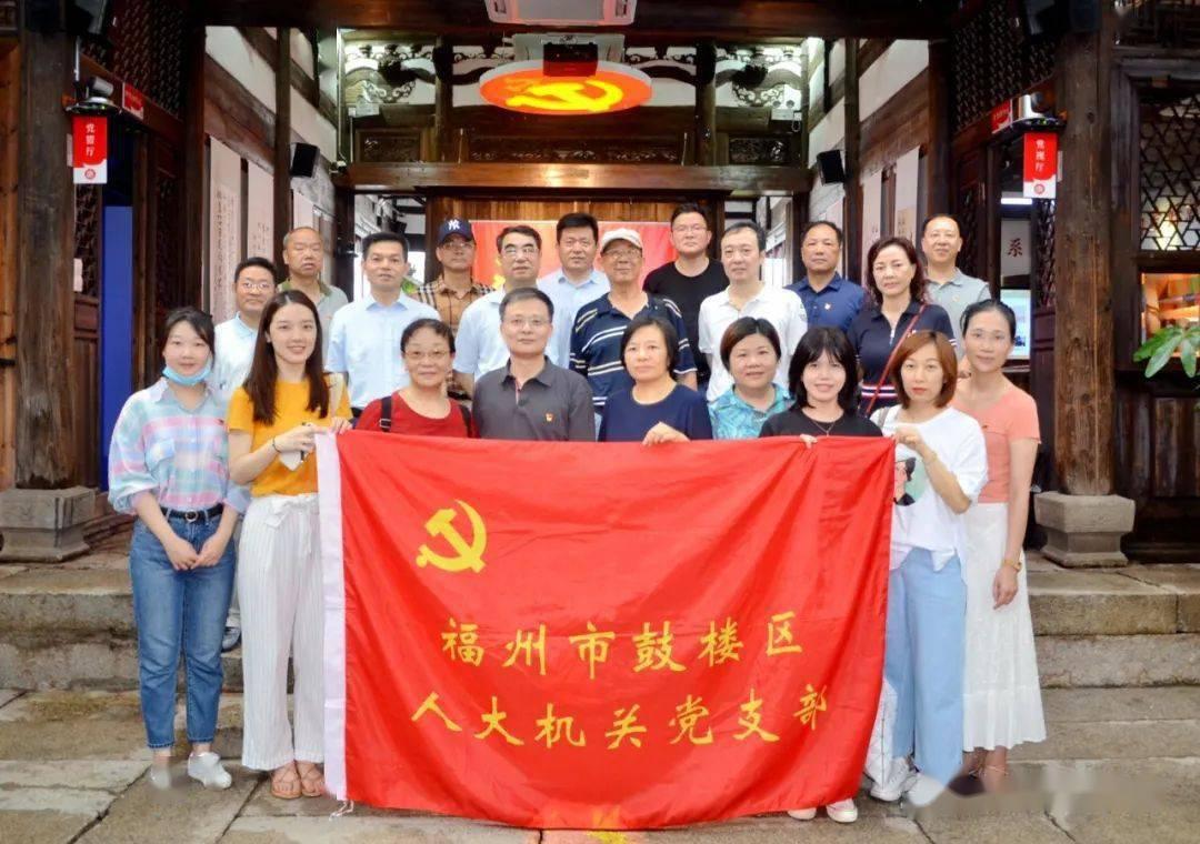 那个蓝色牌照的是什么车？游戏画面